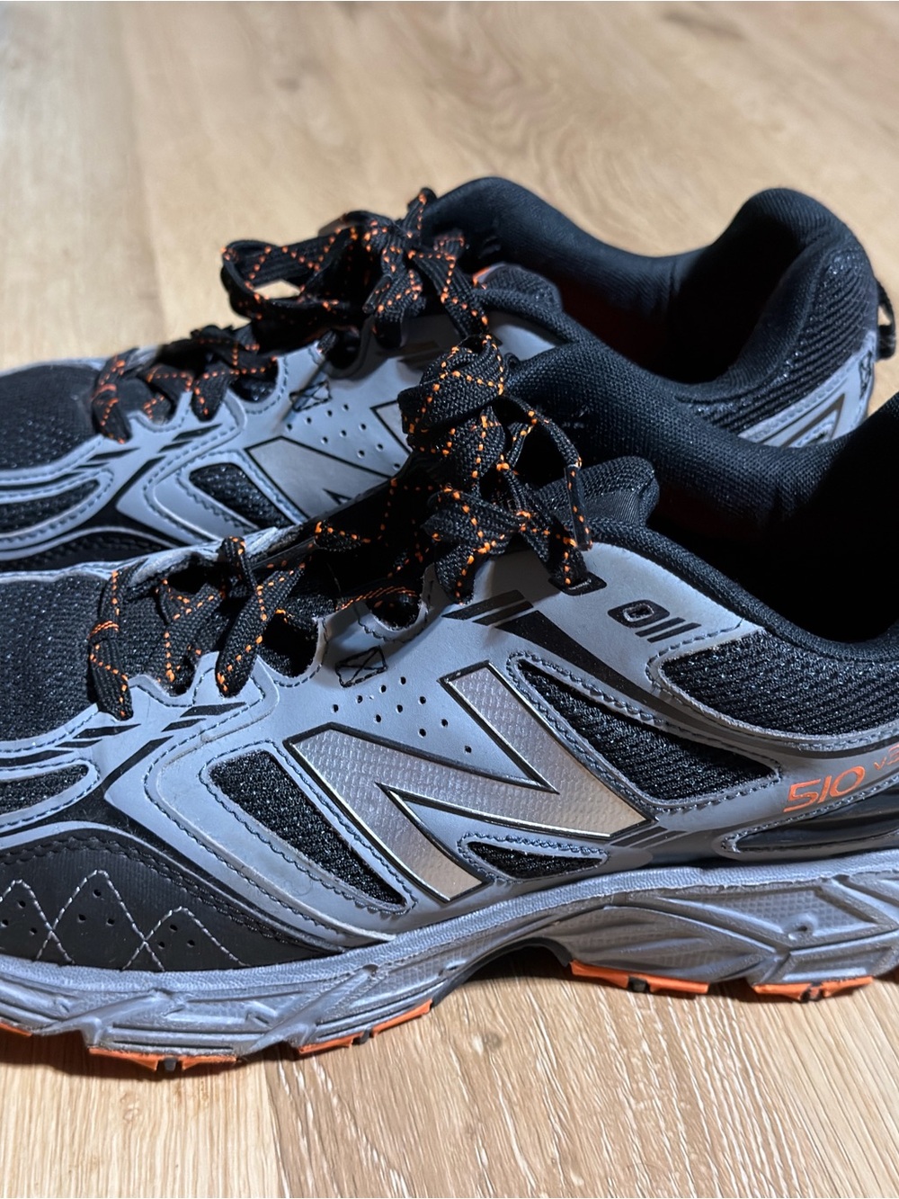 New Balance Men's Black, Gray & Orange Trail Sneakers